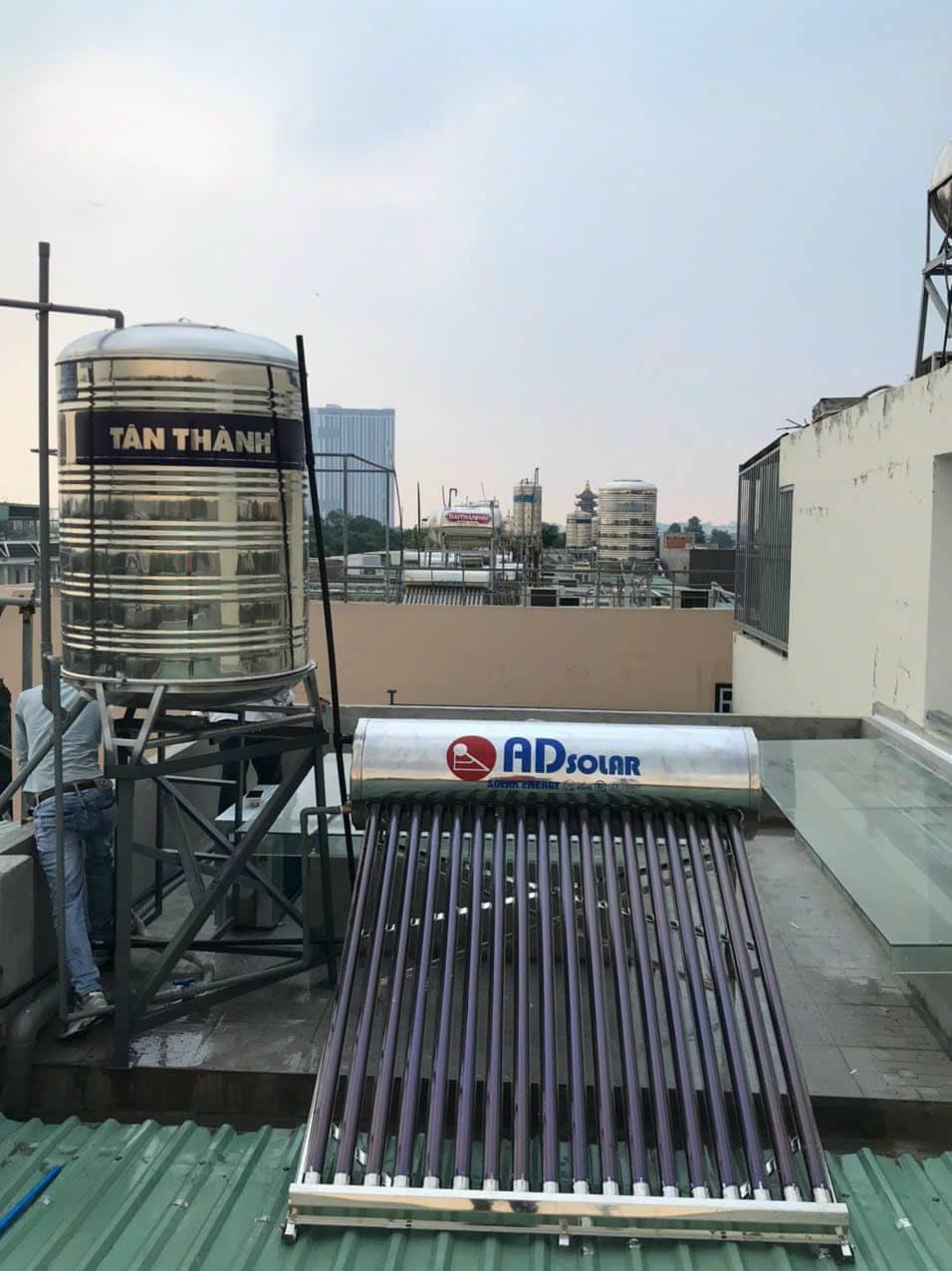 Tìm hiểu quy trình lắp đặt máy nước nóng NLMT dạng ống thủy tinh